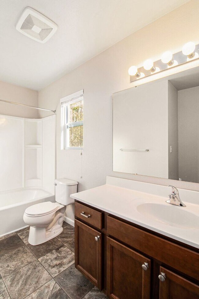 Building Photo - Newer Home near Outstanding Schools!