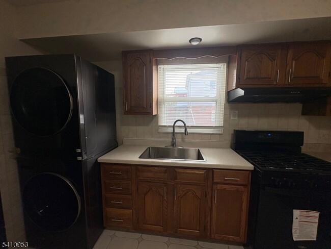 Building Photo - 128 Floyd St