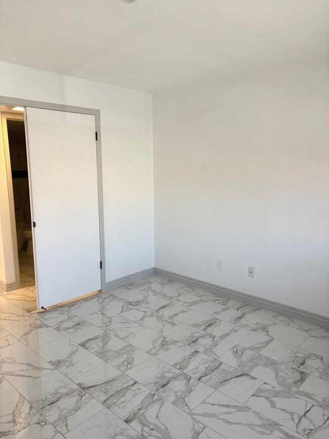 Building Photo - **SLEEK 1 BEDROOM/1 BATHROOM/LOFT/1 CAR GARAGE CONDO IN MESA (BROWN RD & CENTER ST)**