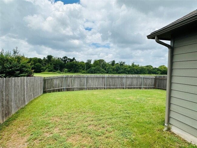 Building Photo - 7521 Cedar Edge Dr