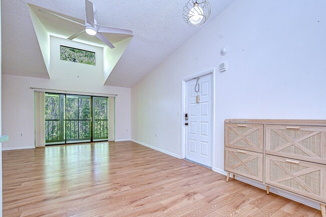 Building Photo - 3161 Lake Pine Way S