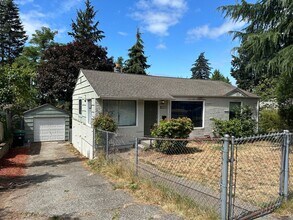 Building Photo - Available Now! 4 bed, 2 bath house in Shoreline!