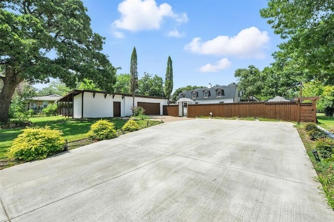 Building Photo - 1323 Dublin St