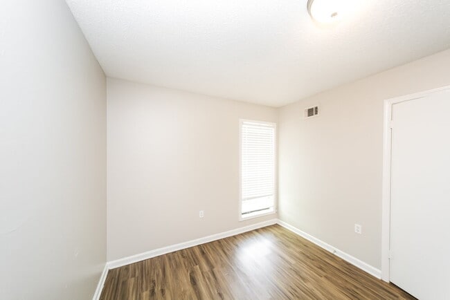 Building Photo - 2604 Lynnfield Rd