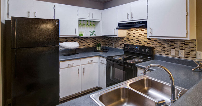 Building Photo - Southland Station Apartments