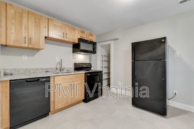 Building Photo - 7 Decatur St