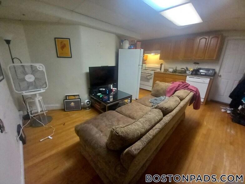 Building Photo - 43 Bay State Rd