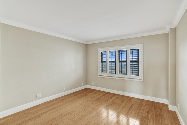 Building Photo - 1901 N Ocean Blvd