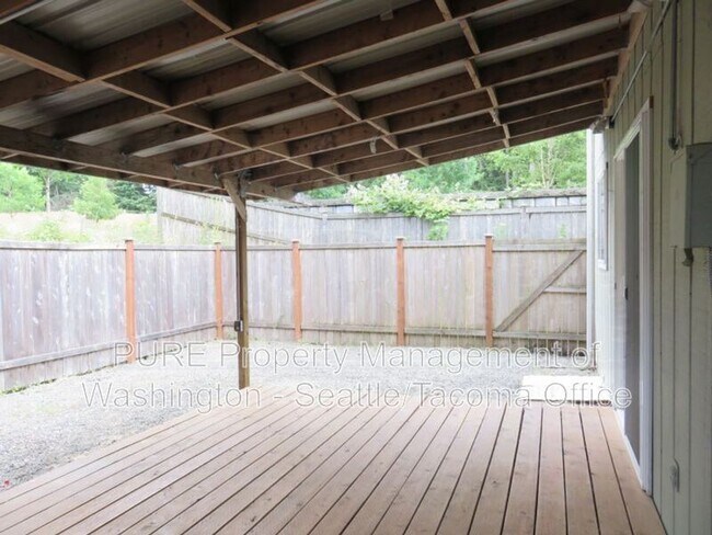 Building Photo - 511 Malibu Dr SE