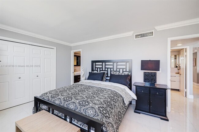Building Photo - 5838 Collins Ave