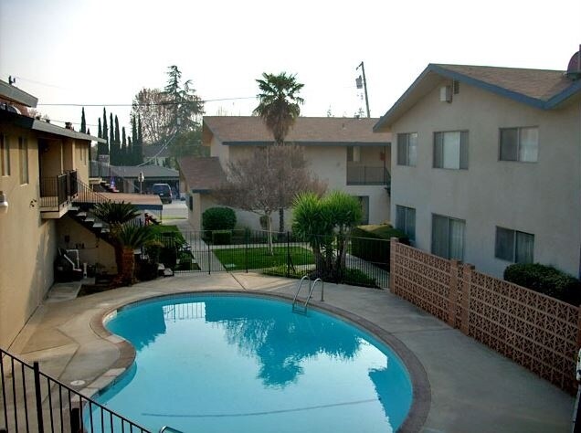 Pool - Highland View Apartments