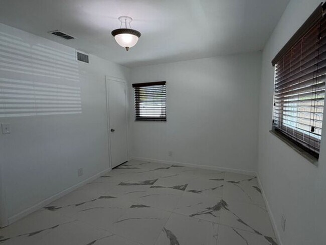 Building Photo - Easy Living with this 3 Bedroom Home on oversized fenced lot.