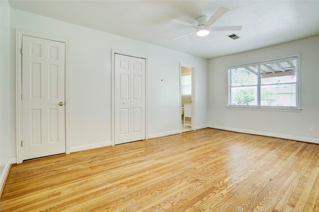 Building Photo - 9829 Larston St
