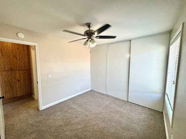 Building Photo - Charming 2 Bed/2 Bath Upstairs Condo in Qu...