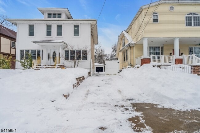 Building Photo - 323 Van Houten Ave