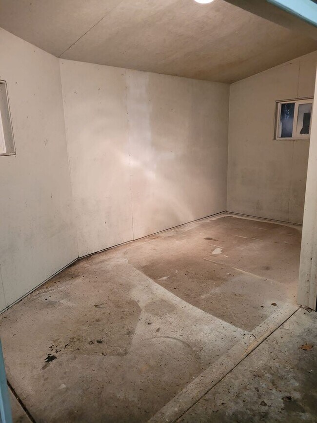 Building Photo - Beautiful 3 bedroom 2.5 bath home with lar...