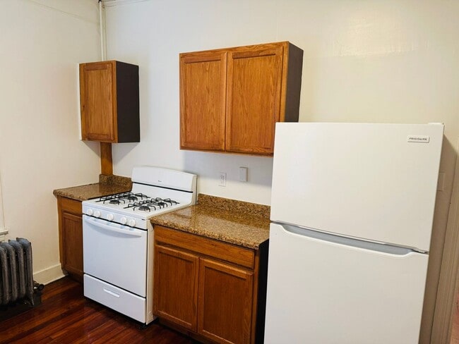 Building Photo - 2nd Floor 1 Bedroom West End of York City