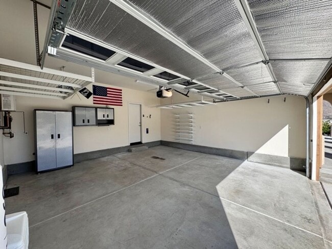 Building Photo - Stunning 2021 built 4 bedroom home for LEA...