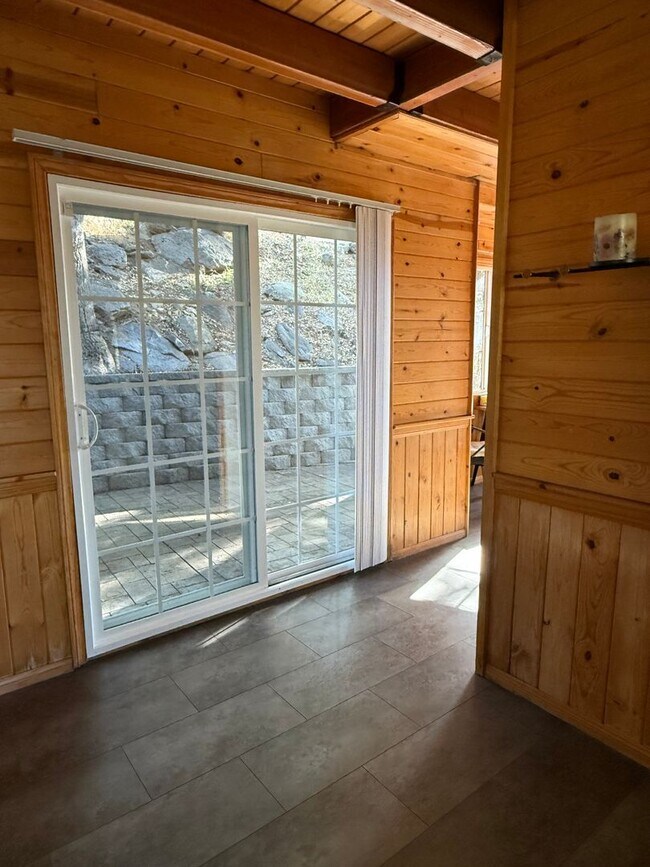 Building Photo - Beautiful Crestline Home - Private & Peaceful