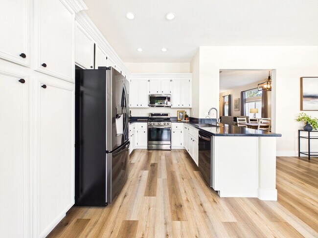 Building Photo - Elegant Fully Furnished 3-Bedroom 2-Bath Retreat in Summerlin