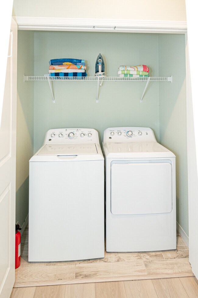 Building Photo - 6619 Carlinga Dr