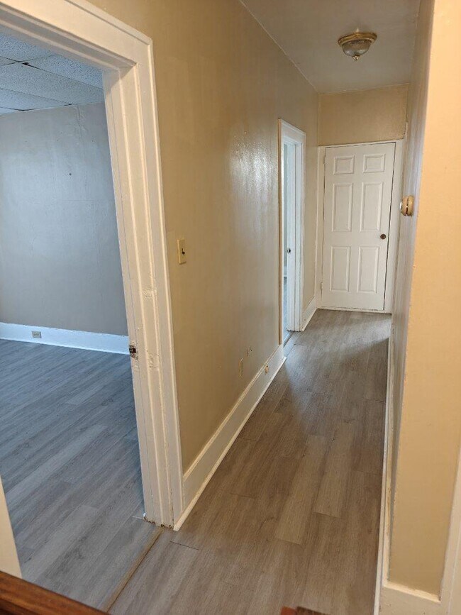 Building Photo - 838 Hemlock Way