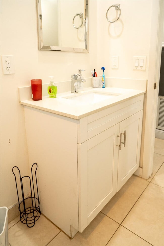 Building Photo - 2710 NW 5th St