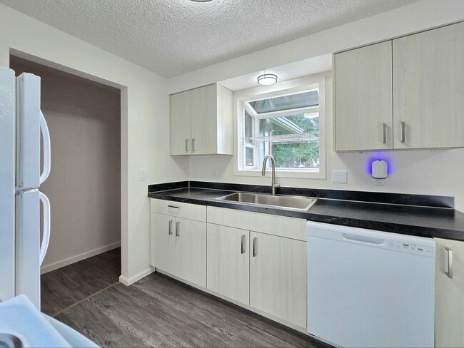 Building Photo - 4 Bedroom Home in North Marysville  - Pet Friendly!