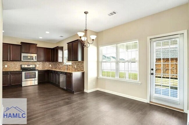 Building Photo - 763 English Oak Dr