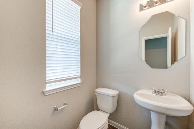 Building Photo - 3524 Cannon Dr