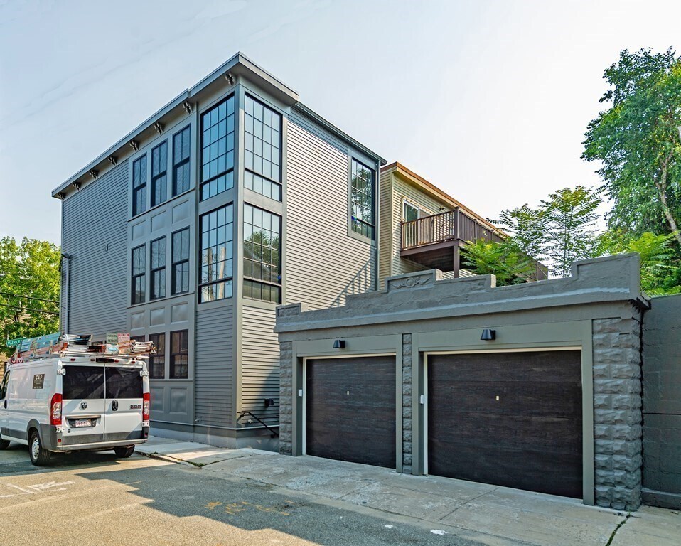 Building Photo - 66 Hurley St
