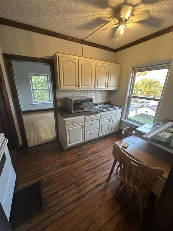 Building Photo - 118 E Railroad, Apt#6-Apt#6
