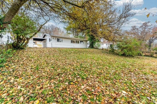 Building Photo - Charming 3-Bedroom Home in a Convenient St. Louis Location!