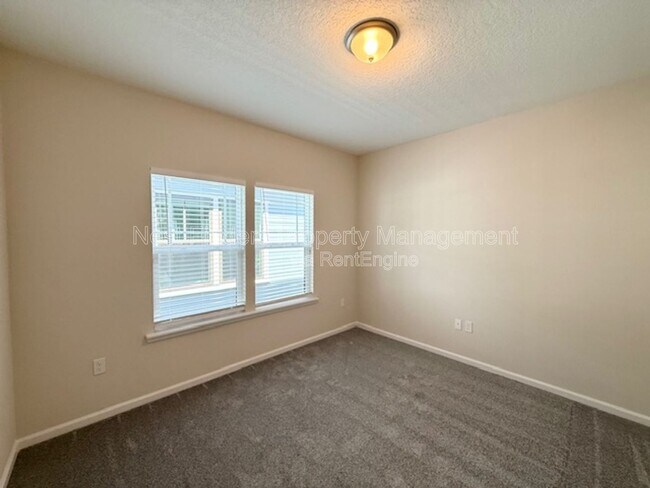 Building Photo - 2929 Fleur Ln