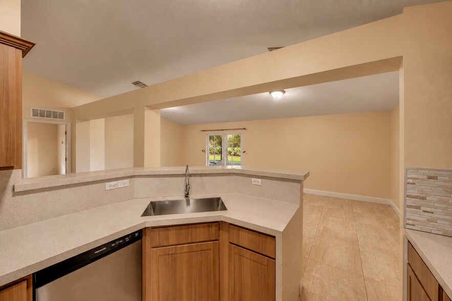Building Photo - 537 Mason Dr