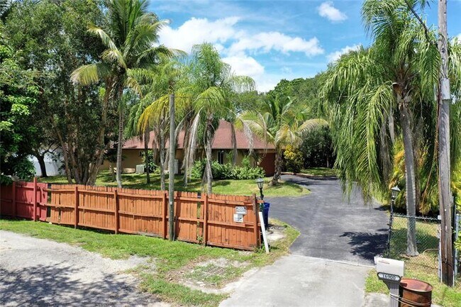 Building Photo - 16900 SW 59th Ct