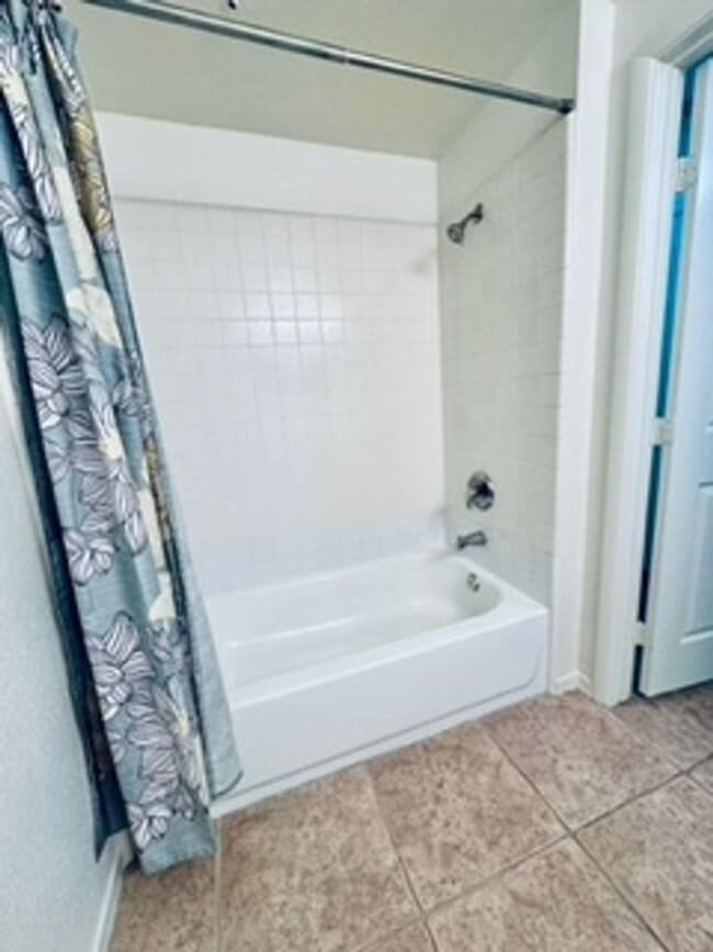 Building Photo - Cozy 1st-floor condo unit with 2 bedrooms and 2 bathrooms. Located in a guard-gated community in ...