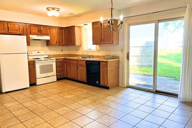 Building Photo - 2509 Hollyhock Dr