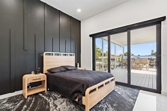 Building Photo - 585 Dolphin Ave SE