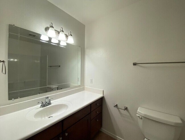 Building Photo - 2 Bedroom, 2 Bathroom Condo for Rent Near Downtown Prescott!