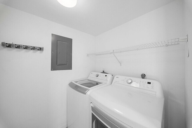 Building Photo - 16472 Timberlakes Dr