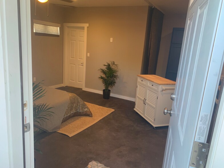 Building Photo - 2780 Powhatan Ave