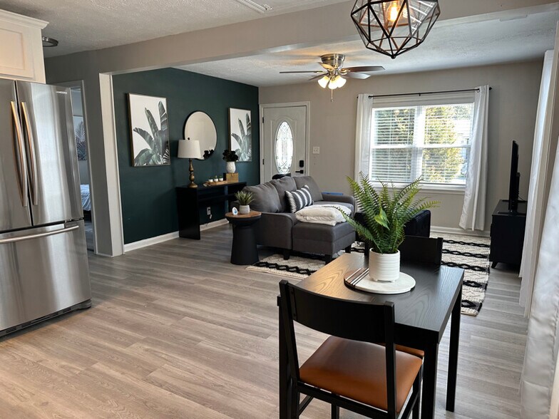 Building Photo - 2500 Emil Ave