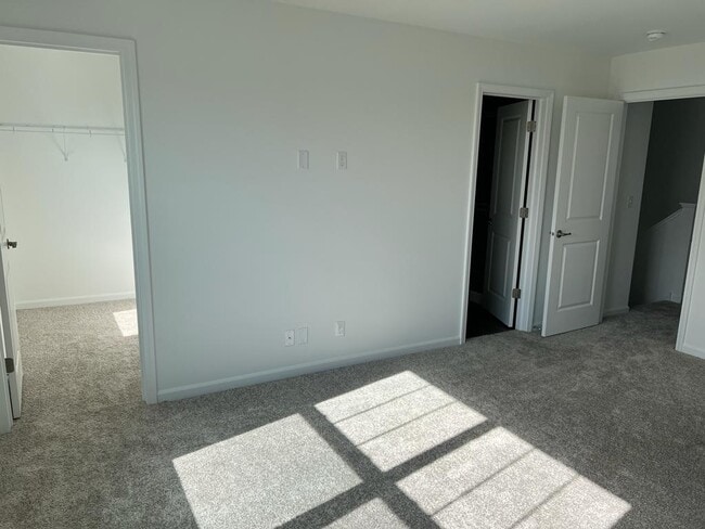 Building Photo - 1033 Atterberg Rd