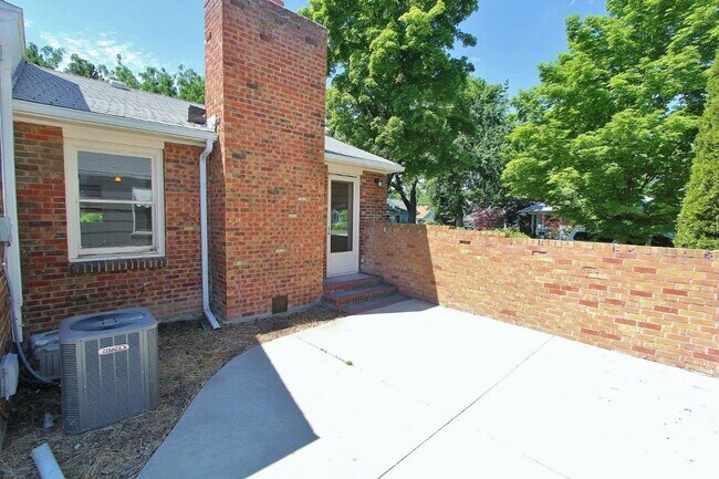 Building Photo - Single-Level Home Nestled in the North End