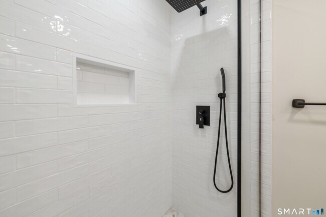 Building Photo - 304 Heritage Vlg