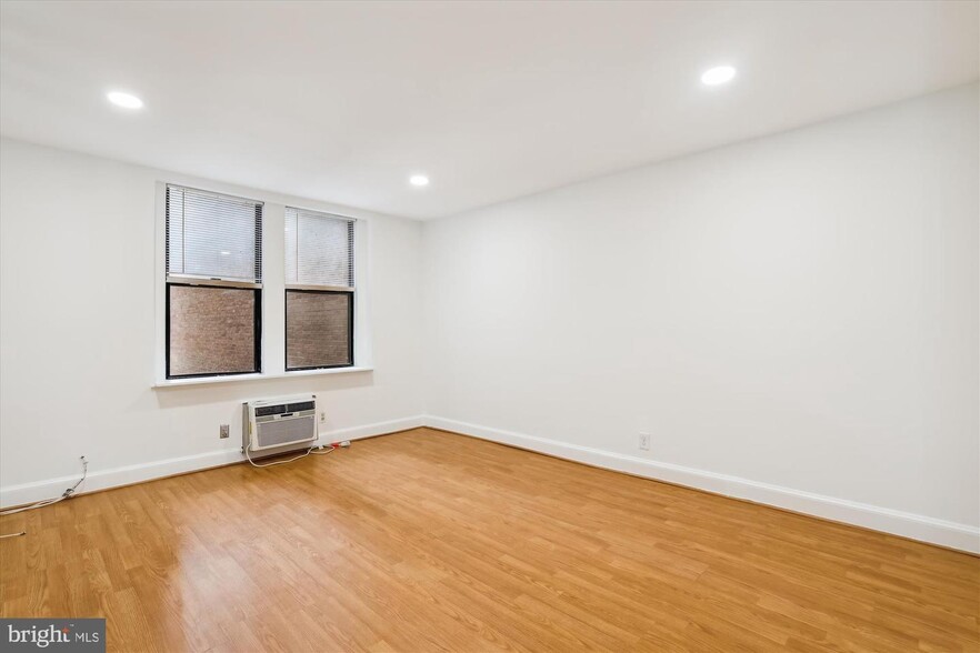 Building Photo - 1316 New Hampshire Ave NW