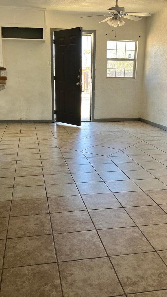 Building Photo - 1716 E Dartmouth St