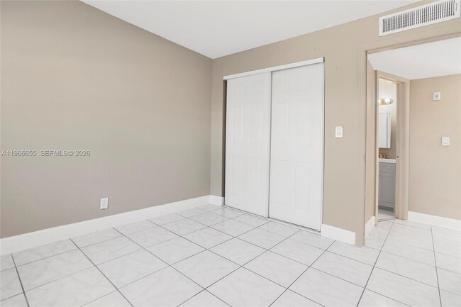 Building Photo - 1333 S Dixie Hwy