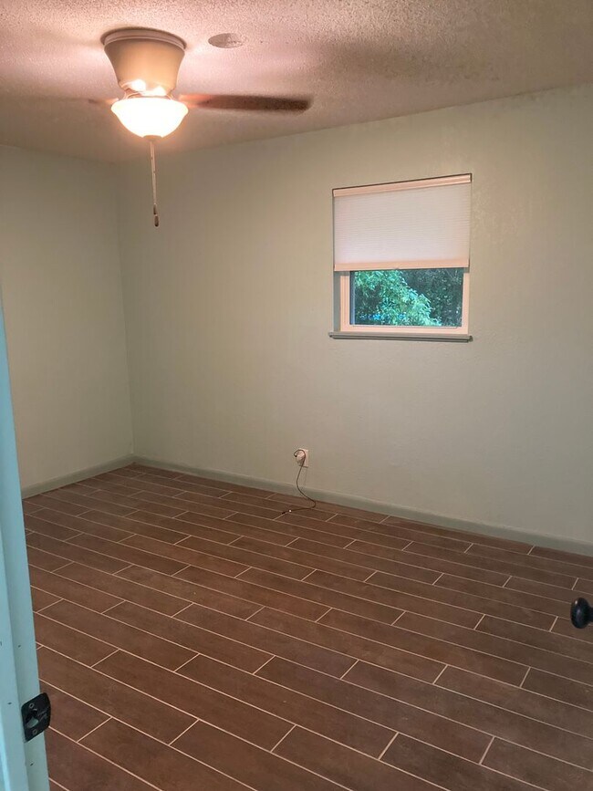 Building Photo - Newly Renovated Home in the heart of Springdale !